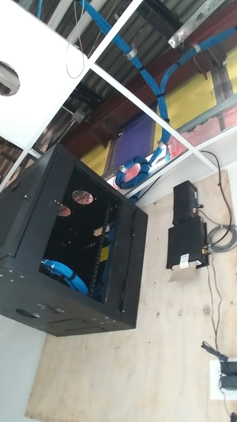 Network equipment and blue cabling installation